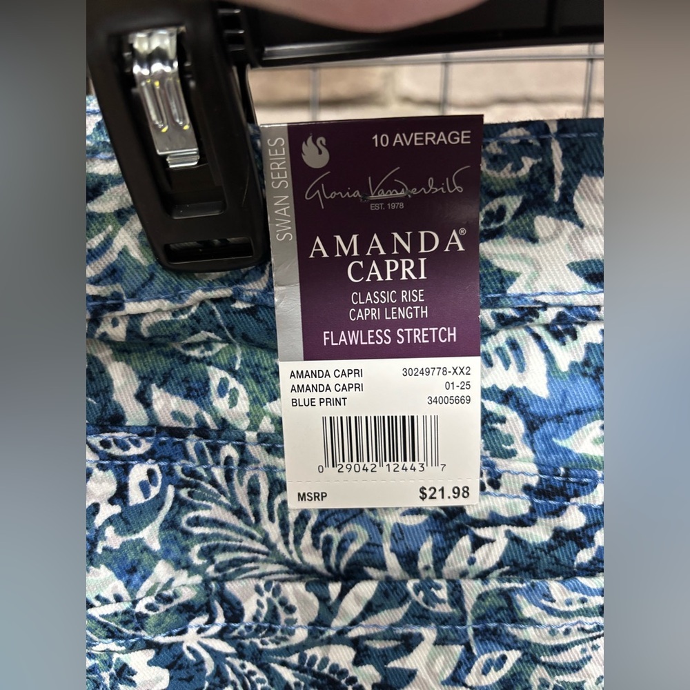 Gloria Vanderbilt Blue and White Floral Denim Capri Pants, Size: 10, NWT - Picture 5 of 5